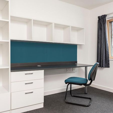 Wenlock Court Aparthotel Luton  Bagian luar foto
