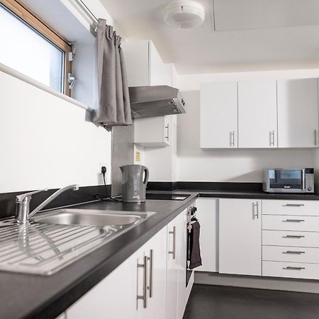Wenlock Court Aparthotel Luton  Bagian luar foto