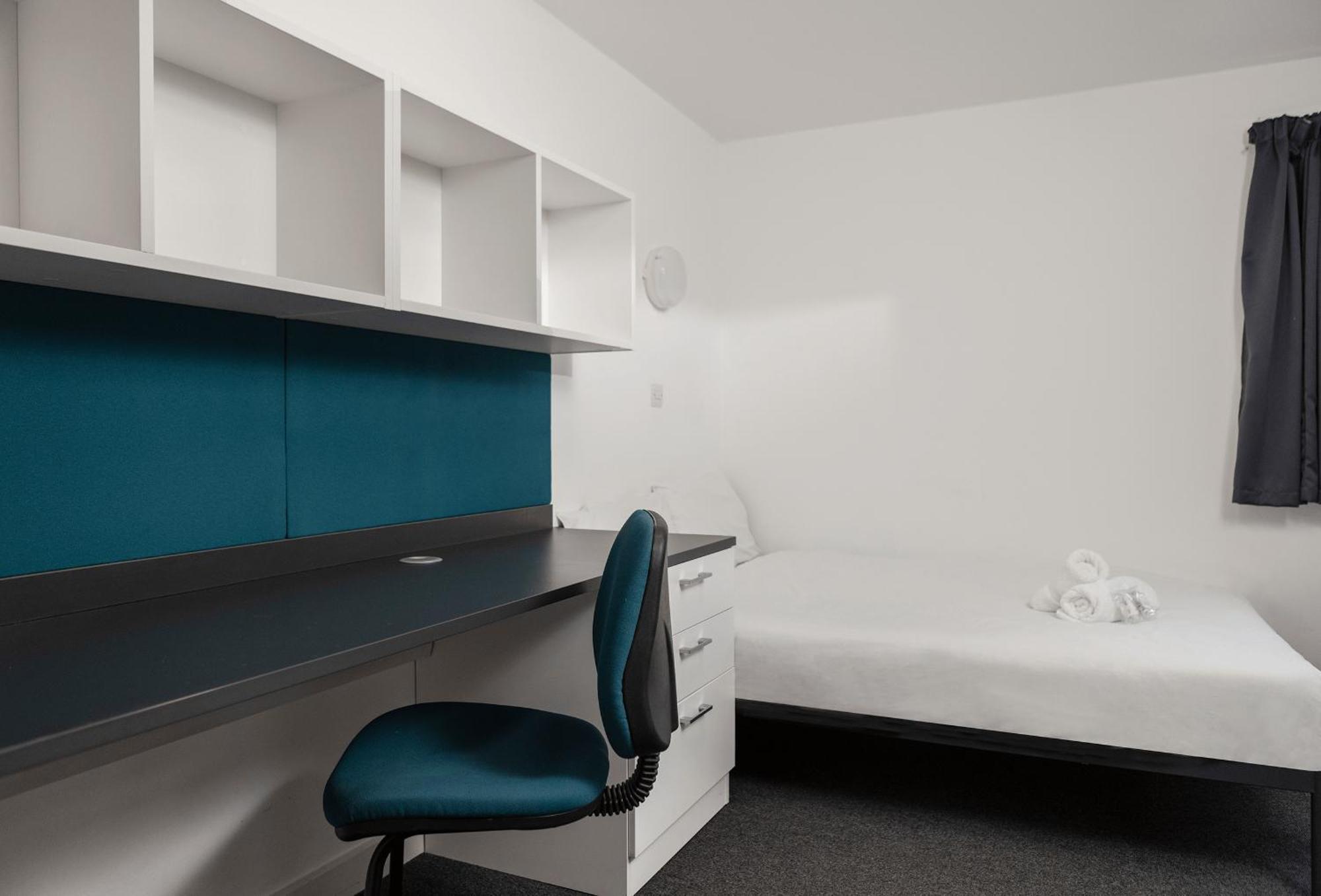 Wenlock Court Aparthotel Luton  Bagian luar foto